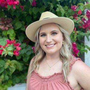 Meet your Posher, Whitney